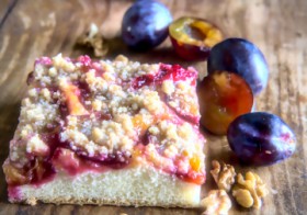 Zwetschkenfleck mit Nussstreusel